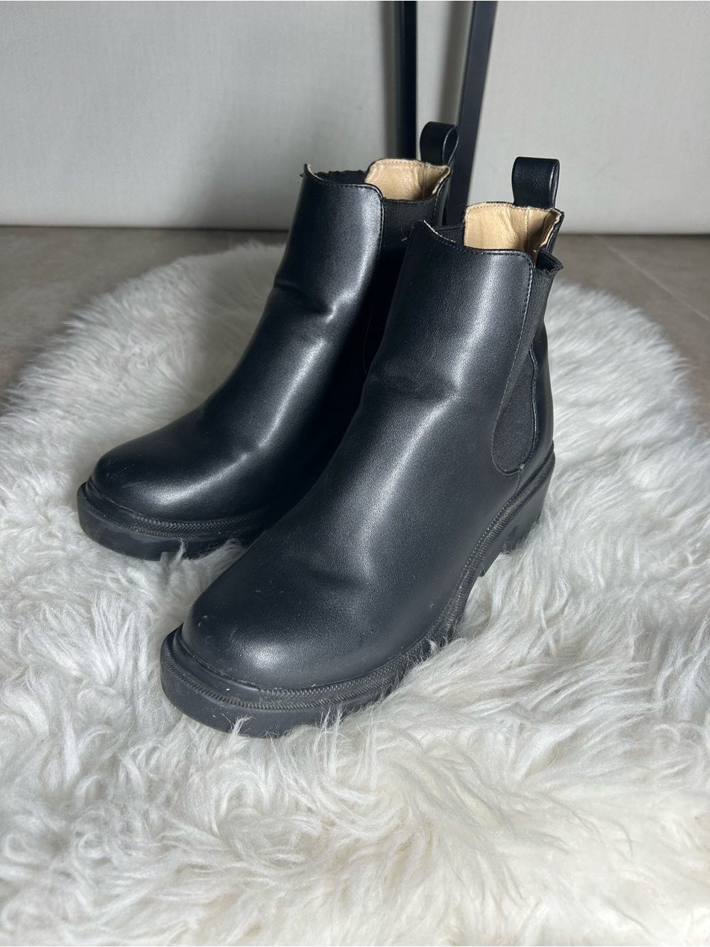 Steve Madden Black Leather Ankle Boots with Elastic Panels